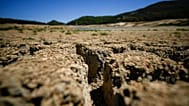 ARŞİV - İtalya’nın orta kesimindeki Sicilya’da, Castronovo di Sicilia’da bulunan Fanaco Gölü’nün kuruyup çatladığı görülüyor, 17 Temmuz 2024. 