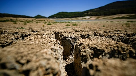 ARŞİV - İtalya’nın orta kesimindeki Sicilya’da, Castronovo di Sicilia’da bulunan Fanaco Gölü’nün kuruyup çatladığı görülüyor, 17 Temmuz 2024. 