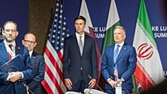 جرد کوشنر، فرستاده ترامپ و استیو ویتکوف در اجلاس دریاچه لوسرن، در تفرجگاه بورگن‌استوک در اوبورگن، نزدیک لوسرن، سوئیس، یکشنبه، ۲۱ ژوئن ۲۰۲۶