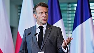 Emmanuel Macron s'exprime lors d'une conférence de presse dans le cadre du sommet E5 de l'OTAN à Berlin, en Allemagne, le mercredi 24 juin 2026