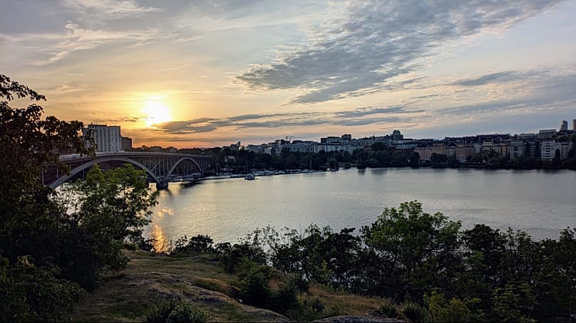 Naplemente este 10 óra körül Långholmen szigetéről, Stockholm