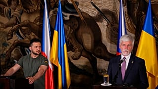 Der tschechische Präsident Petr Pavel (rechts) und der ukrainische Präsident Wolodymyr Selenskyj bei einer gemeinsamen Pressekonferenz auf der Prager Burg am sechsten Juli 2023.