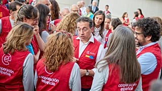 El ministro de Exteriores y la reina de España.