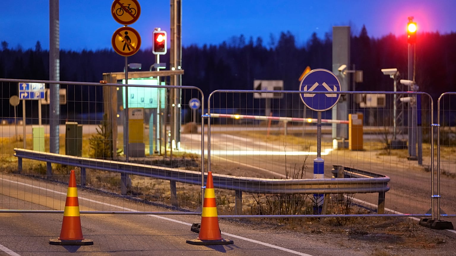 Schon Ende 2023 hatte Finnland seinerseits die Grenze zu Russland geschlossen, damals wegen unkontrollierter Migrantenströme