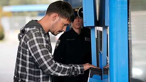 A traveller’s fingerprints are taken as part of the Entry/Exit System (EES) 