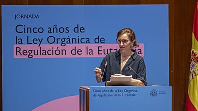 Mónica García durante un acto sobre la aprobación de la ley de Eutanasia