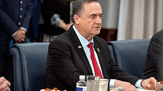  وزير الدفاع الإسرائيلي يسرائيل كاتس يتحدث خلال اجتماع مع وزير الدفاع بيت هيغسيث في البنتاغون، يوم الجمعة 18 يوليو 2025، في واشنطن.