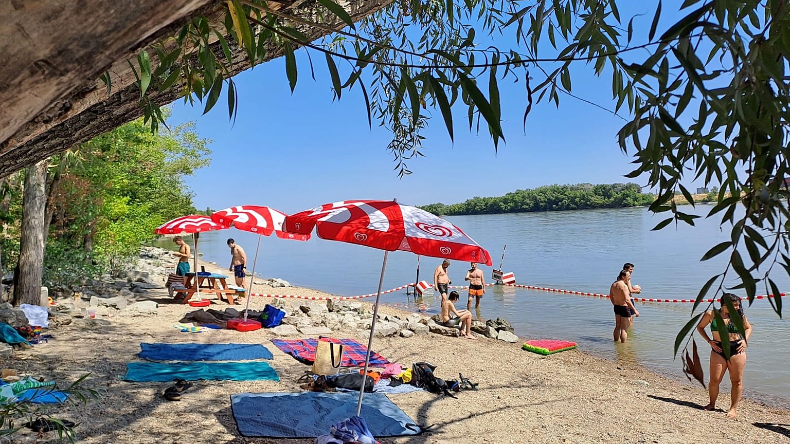 Árasztó-parti strand
