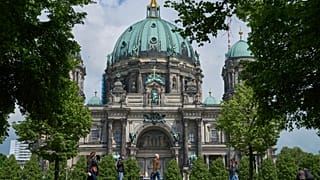 Menschen in Deutschland geben für das Reisen und die Freizeit am meisten Geld aus. 