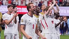 Kapitan reprezentacji Anglii Harry Kane świętuje po zdobyciu obu goli w wygranym meczu 1/16 finału MŚ z DR Konga