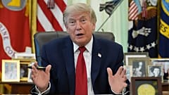 Donald Trump habla antes de firmar un memorando presidencial dirigido a la EPA sobre el control de la contaminación vehicular, en el Despacho Oval, el 29 de junio de 2026.