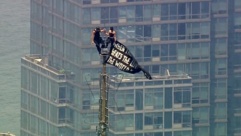 Empire State Binası'na tırmanan çift evlenme teklif etti, gözaltına alındı