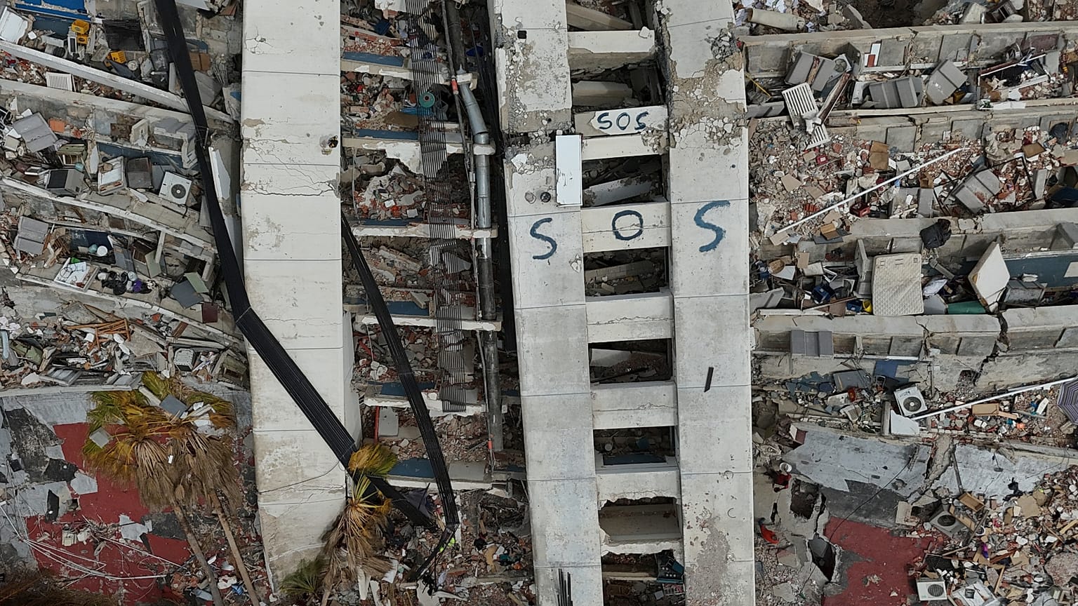 Edificio en ruinas debido al doble terremoto en Venezuela.