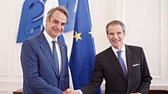 Kyriakos Mitsotakis con Rafael Grossi
