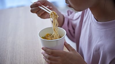 Ligam noodles com sabor a mais de 100 infeções por Salmonella na Europa
