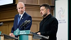 Irlands Regierungschef Micheál Martin und der ukrainische Präsident Wolodymyr Selenskyj.
