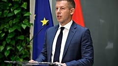 Magyar Péter bei Pressekonferenz des Regierungssprechers