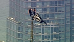 Ungewöhnliche Kletteraktion auf der Antenne des Empire State Building in New York, 1. Juli 2026