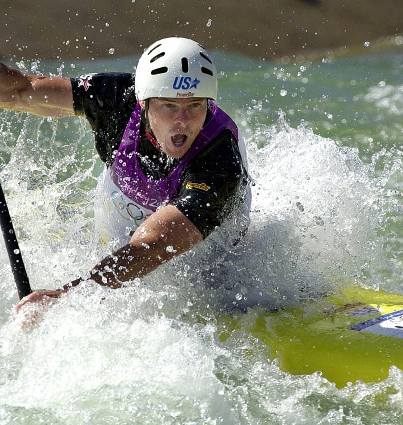 American David Hearn fights through the rapids during his first run in the finals in Penrith, 18 September, 2000