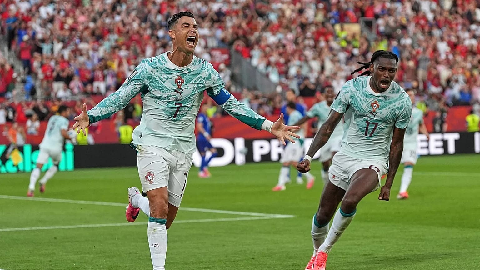 Cristinao Ronaldo e Rafael Leão