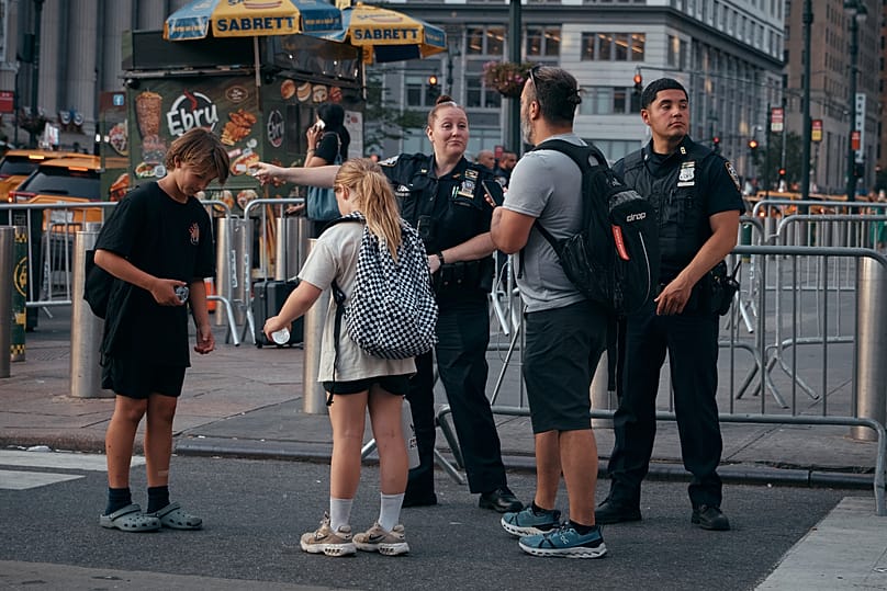 Des policiers bloquent la rue devant le Madison Square Garden avant le mariage - 2 juillet 2026