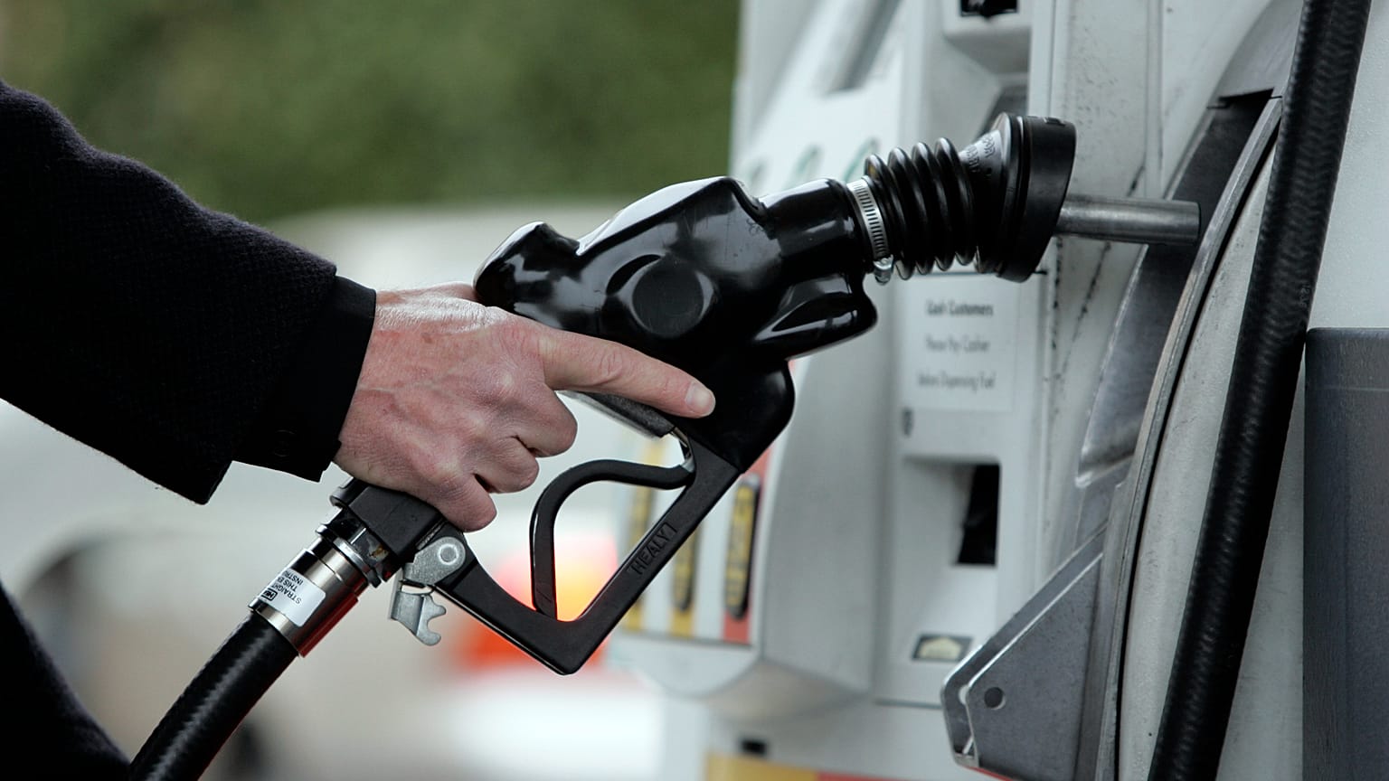 A Shell gas station customer pumps gas in Menlo Park, Calif., Wednesday, Dec. 2, 2009. (AP Photo/Paul Sakuma)