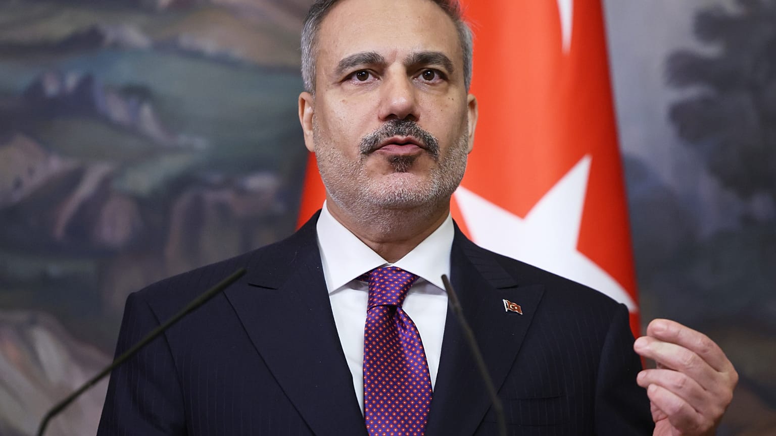 وزير الخارجية التركي هاكان فيدان يعقد مؤتمرا صحفيا عقب محادثاته مع وزير الخارجية الروسي سيرغي لافروف في قصر زينة موروزوفا في موسكو، الثلاثاء 16 يونيو 2026.