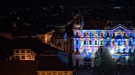 A fényfestés a megyeháza épületén a Zsolnay Fényfesztivál nyitónapján Pécsen 2026. július 2-án