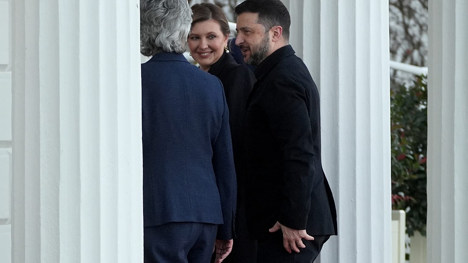 Ukrayna Devlet Başkanı Volodimir Zelenskiy eşi Olena Zelenska ile İrlanda Cumhurbaşkanı Catherine Connolly'yle 2 Aralık 2025 Salı günü İrlanda'ya varıyor.