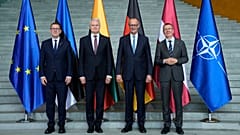 Ο Εσθονός πρωθυπουργός Μίχαλ, ο Λιθουανός πρόεδρος Ναουσέντα, ο Γερμανός καγκελάριος Μερτς και ο Λετονός πρόεδρος Ρίνκεβιτς, 3 Ιουλίου 2026, στο Βερολίνο.