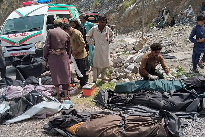 Rescue workers and volunteers cover bodies after a bus crash in Dana Sar, 3 July, 2026