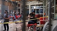 الأمن السوري يتفقد الموقع بعد تفجير عبوة ناسفة في مقهى بالقرب من مجمع المحكمة الرئيسي بدمشق، سوريا، الخميس 2 يوليو 2026 