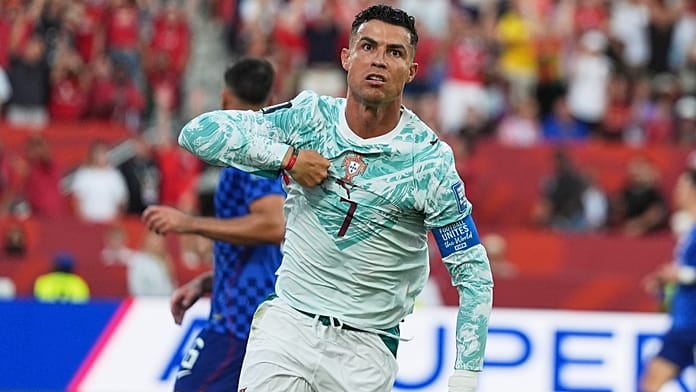 Ronaldo a-t-il murmuré "Bismillah" ? Sa formule avant un penalty fait débat