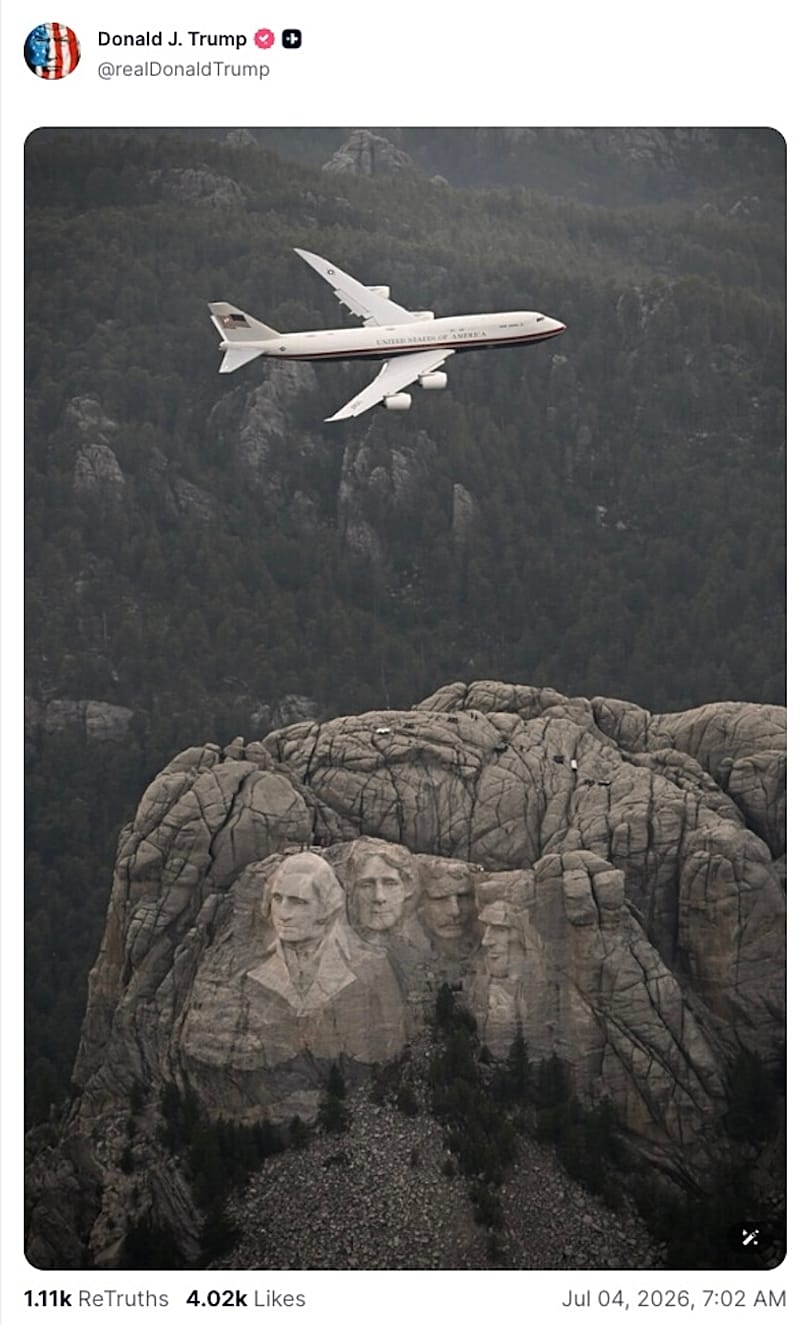 Post di Donald Trump su Truth Social con l'Air Force 1 che sorvola il monte Rushmore