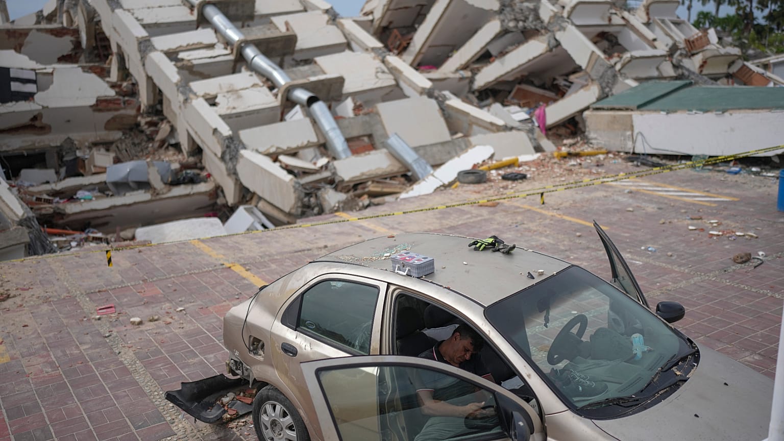 Colapso de edificio en Venezuela tras los terremotos de finales de junio 2026.