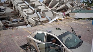 Colapso de edificio en Venezuela tras los terremotos de finales de junio 2026.
