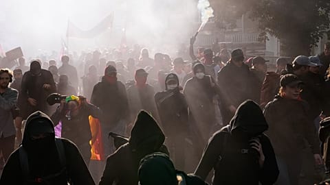 Aliança de extrema-esquerda justifica violência a jornalistas no congresso da AfD