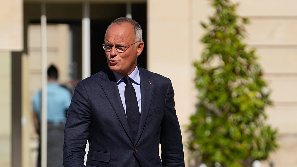 Premier meeting de campagne pour Édouard Philippe : "l'intérêt des enfants" sera sa "boussole"