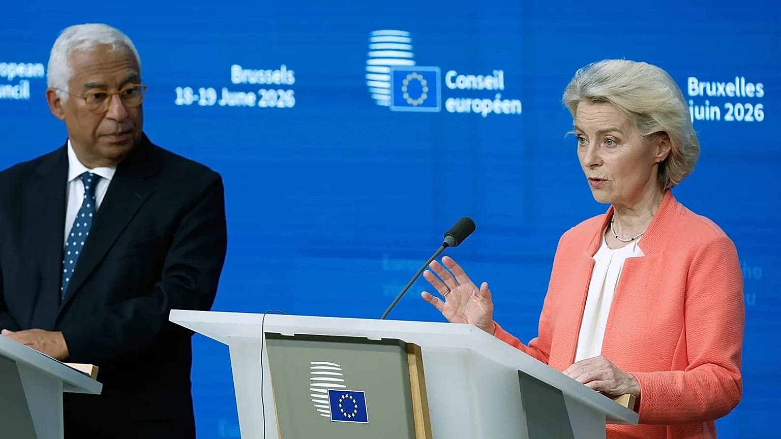 Ursula von der Leyen e António Costa em conferência de imprensa na cimeira da UE em Bruxelas, 19 de junho de 2026