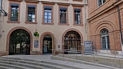 Gmach sądu w departamencie Tarn w Albi, gdzie skazano Cédrica Jubillara.