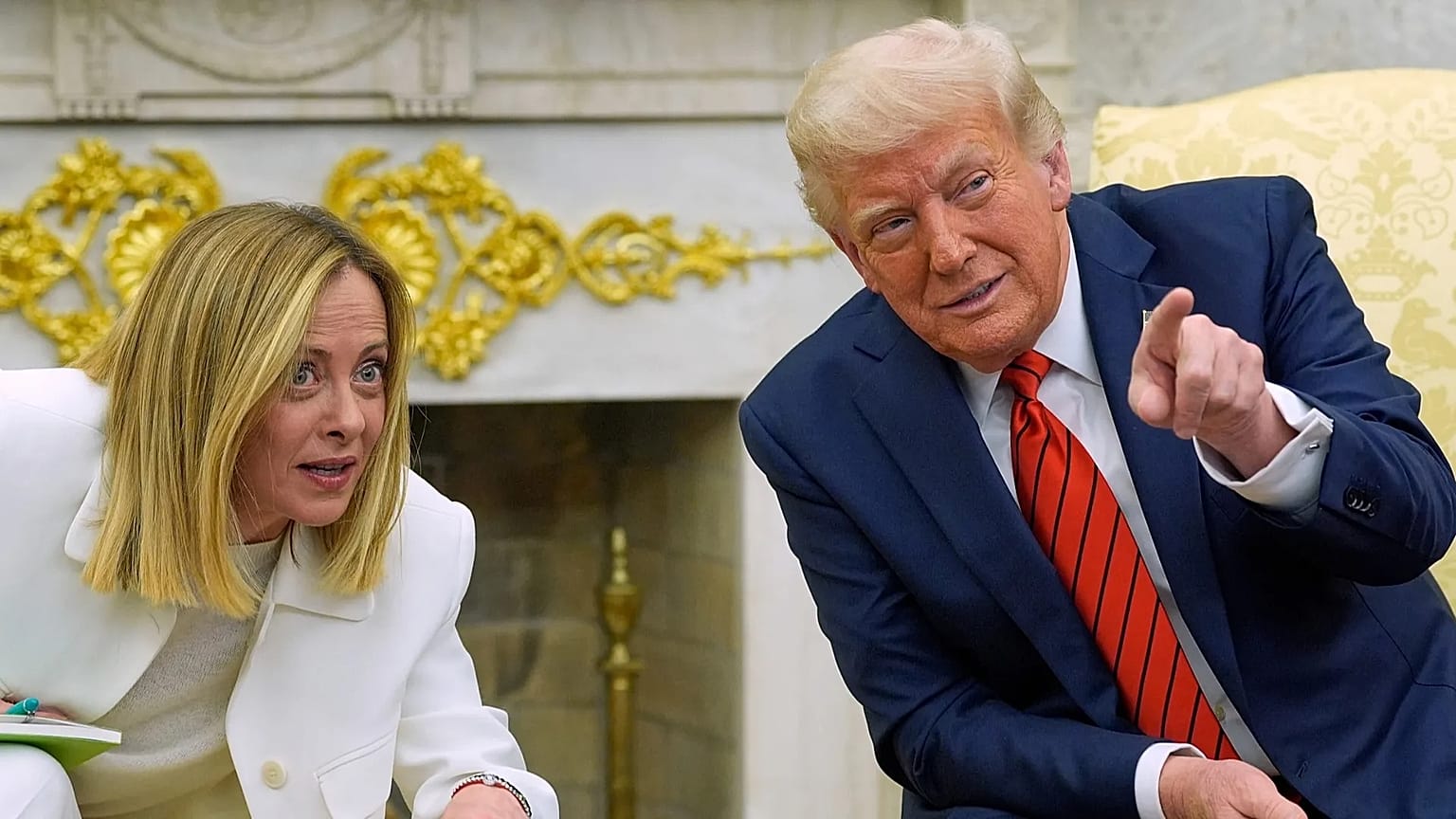 ABD Başkanı Donald Trump, 17 Nisan 2025'te Beyaz Saray'daki Oval Ofis'te İtalya Başbakanı Giorgia Meloni ile bir araya geliyor.