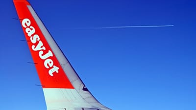 Архивное фото: логотип авиакомпании easyJet на крыле самолёта рейса из Милана (Италия) в Берлин (Германия), понедельник, 23 февраля 2026 года.