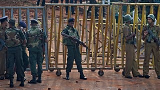 Army soldiers and police officers stand guard at the entrance of a prison in Colombo, 10 November, 2012 