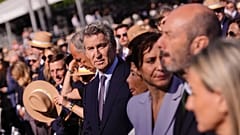 Αλμπέρτο Νούνιεθ Φεϊχό στο κέντρο, χωριστά από την Ισαμπέλ Ντίαθ Αγιούσο, σε εκδήλωση στις 7 Ιουνίου για την επίσκεψη του πάπα Λέοντα ΙΔ΄ στην Ισπανία