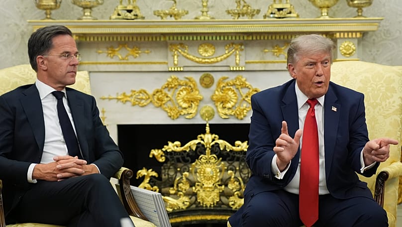 Donald Trump s'entretient avec Mark Rutte dans le Bureau ovale de la Maison Blanche, le mercredi 24 juin 2026, à Washington