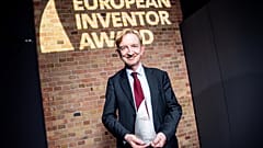 Sir Andrian Hill a European Inventor Award 2026 díjasa a „Kutatás” kategóriában.