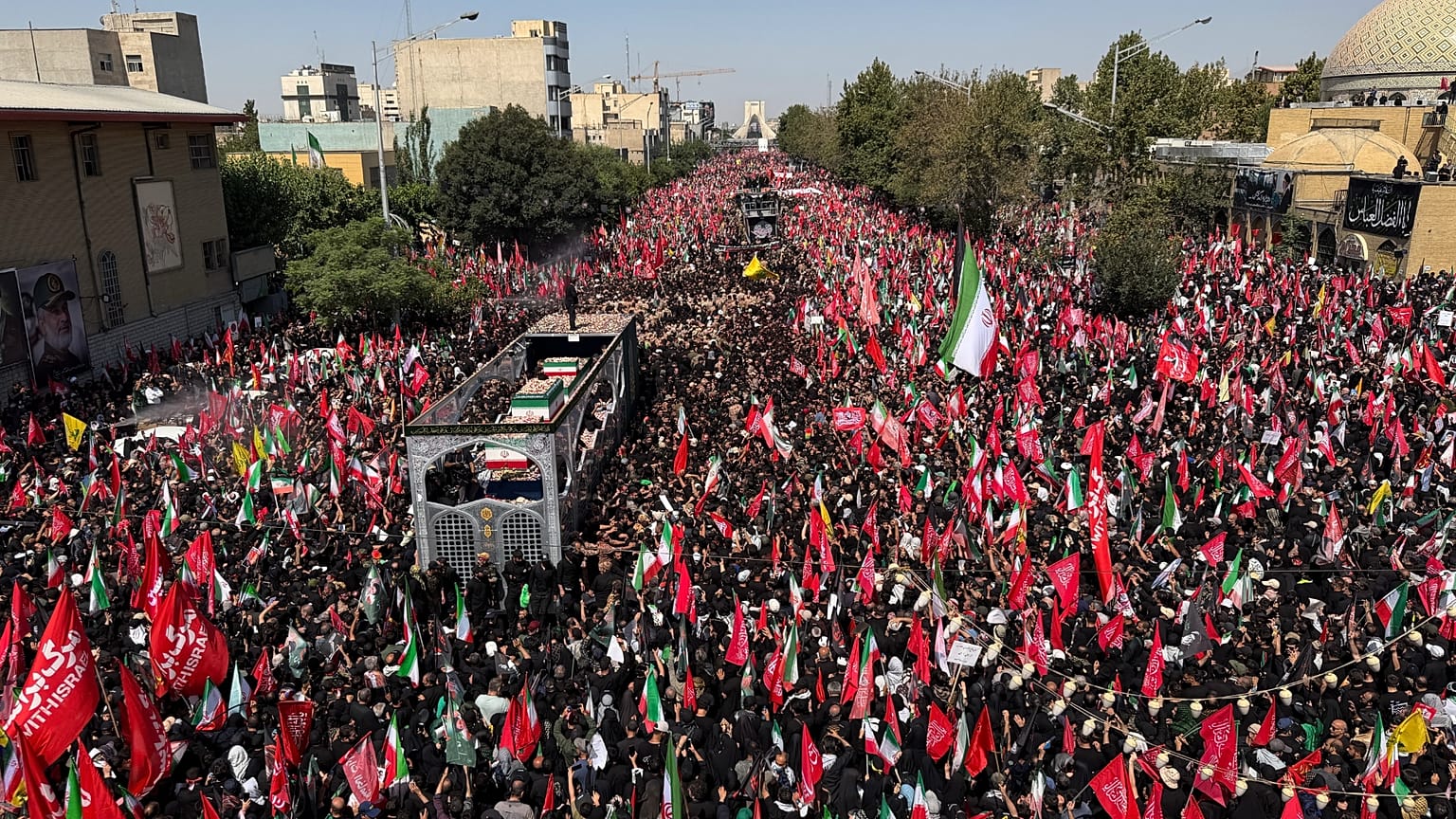 7 يوليو/تموز 2026: تشييع المرشد الأعلى الإيراني الراحل علي خامنئي وعدد من أفراد عائلته في طهران، إيران.