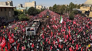 7 يوليو/تموز 2026: تشييع المرشد الأعلى الإيراني الراحل علي خامنئي وعدد من أفراد عائلته في طهران، إيران.