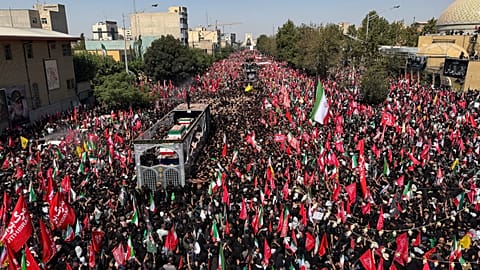 7 يوليو/تموز 2026: تشييع المرشد الأعلى الإيراني الراحل علي خامنئي وعدد من أفراد عائلته في طهران، إيران.