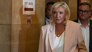Marine Le Pen arrive à la cour d'appel à Paris, le 7 juillet 2026.